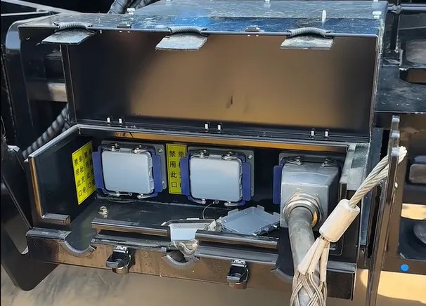 pg电子纯电动口岸轮胎起重机：以硬核三电手艺，，护航口岸绿色高效作业