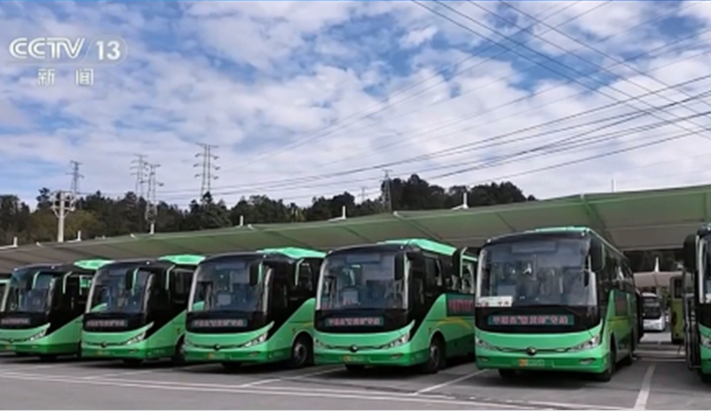 央视CCTV专题报道：：：“公交带货”引发墟落物流活力，，pg电子纯电动客车赋能“客货邮”融合新模式
