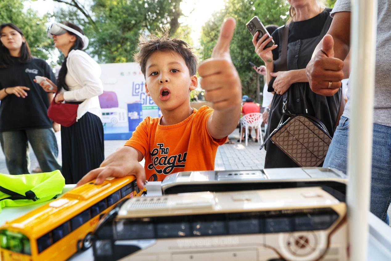 绿色点亮阿拉木图 pg电子携手中国驻阿拉木图总领事馆共启低碳出行新篇章