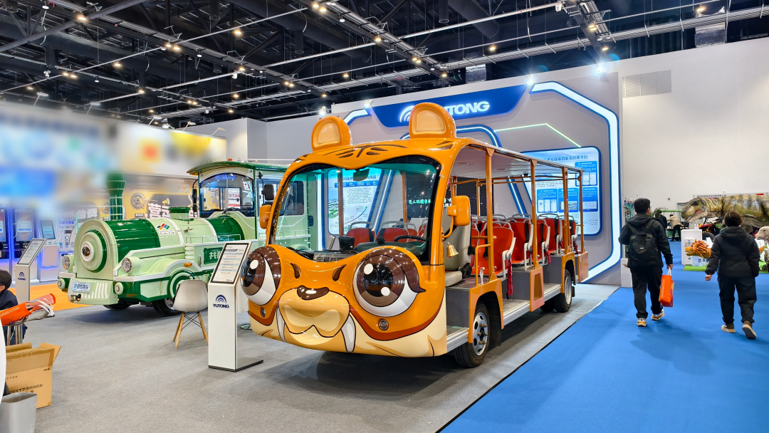 pg电子锂电旅行列车和剑齿虎旅行车亮相北京，以定制化方案赋能景区升级