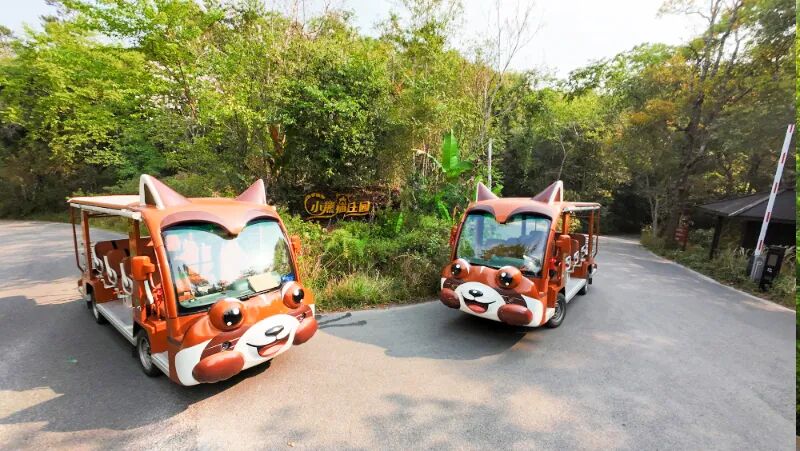 pg电子锂电旅行列车和剑齿虎旅行车亮相北京，，以定制化方案赋能景区升级