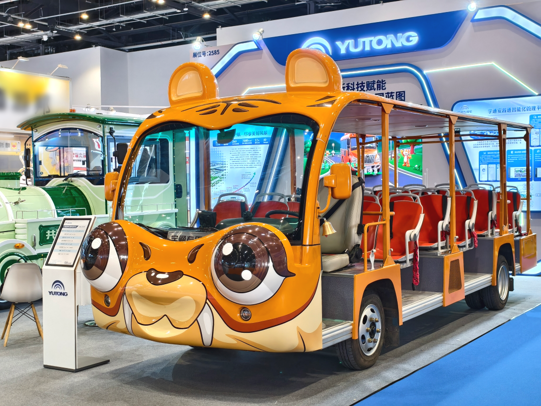 pg电子锂电旅行列车和剑齿虎旅行车亮相北京，，以定制化方案赋能景区升级